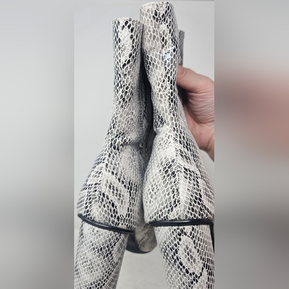 Fashion Nova Women's Midnight Lover Snake Print Vegan Leather Zip Heels Size 8.5 - Picture 8 of 14